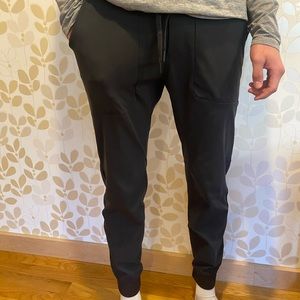 Lululemon ABC Jogger Shorter Length 
Warpstreme Size: Medium